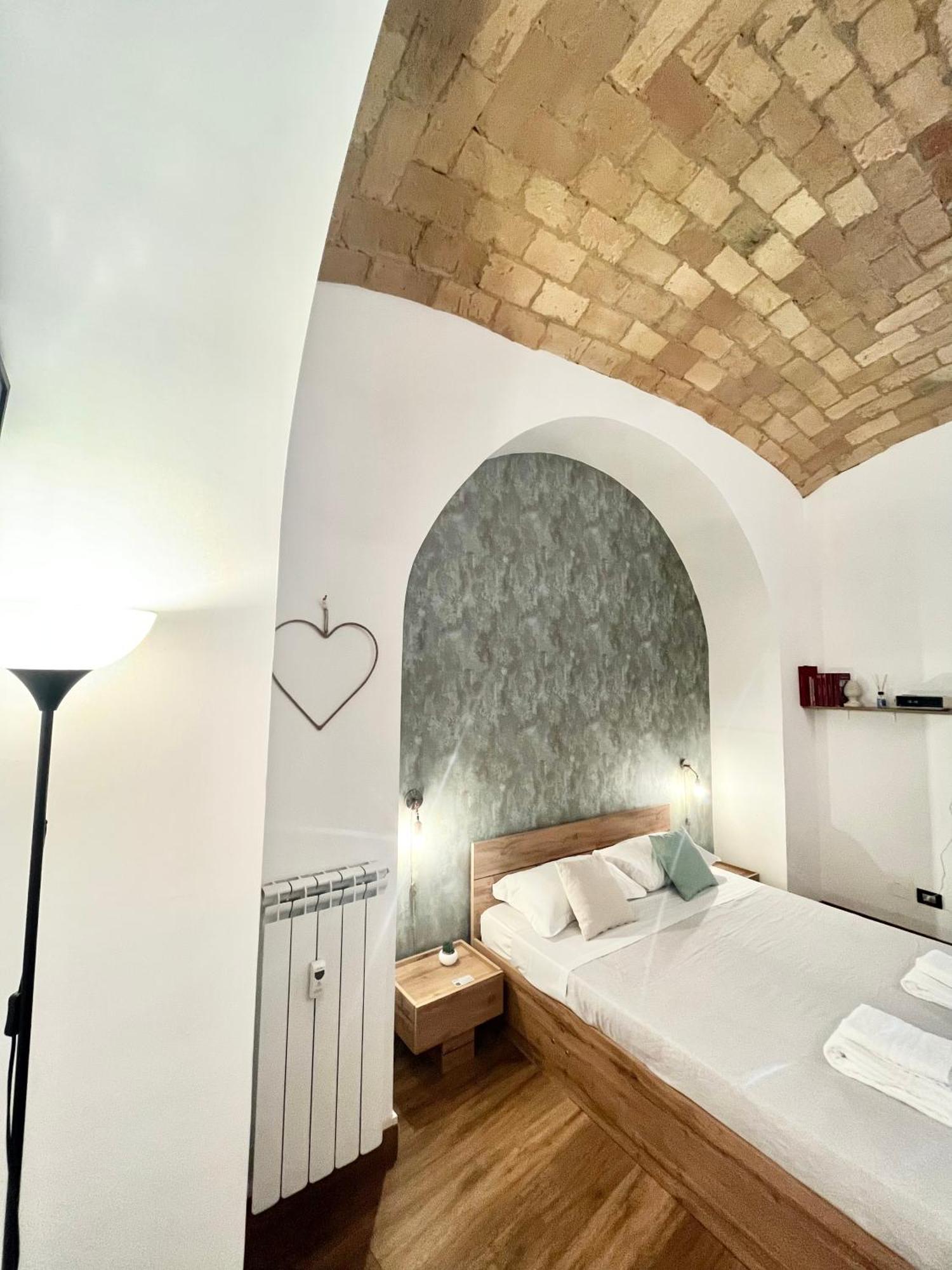 New Look8 Vatican Home Рим Экстерьер фото
